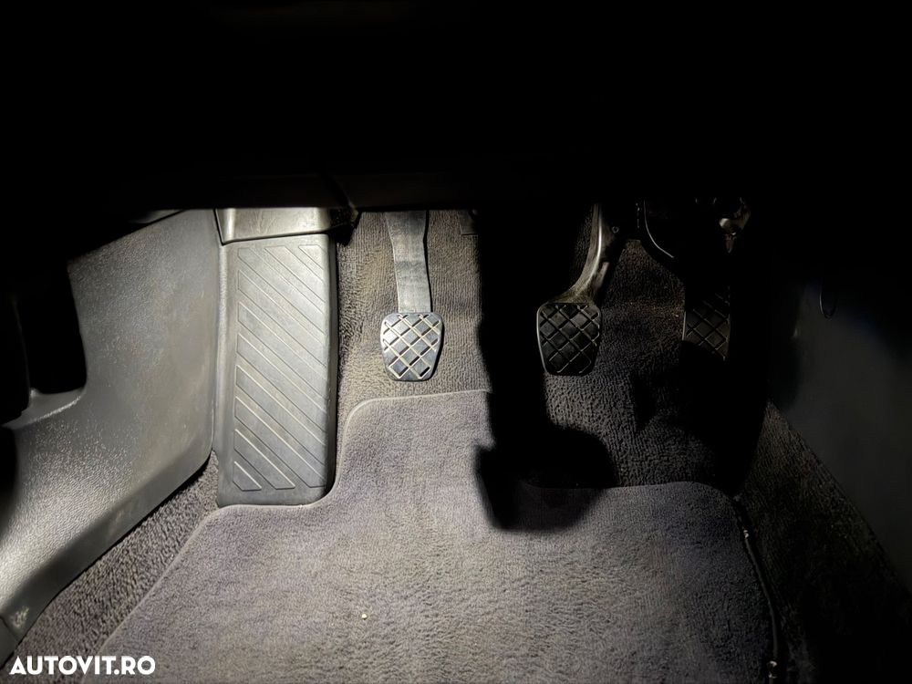 Volkswagen Passat - 16