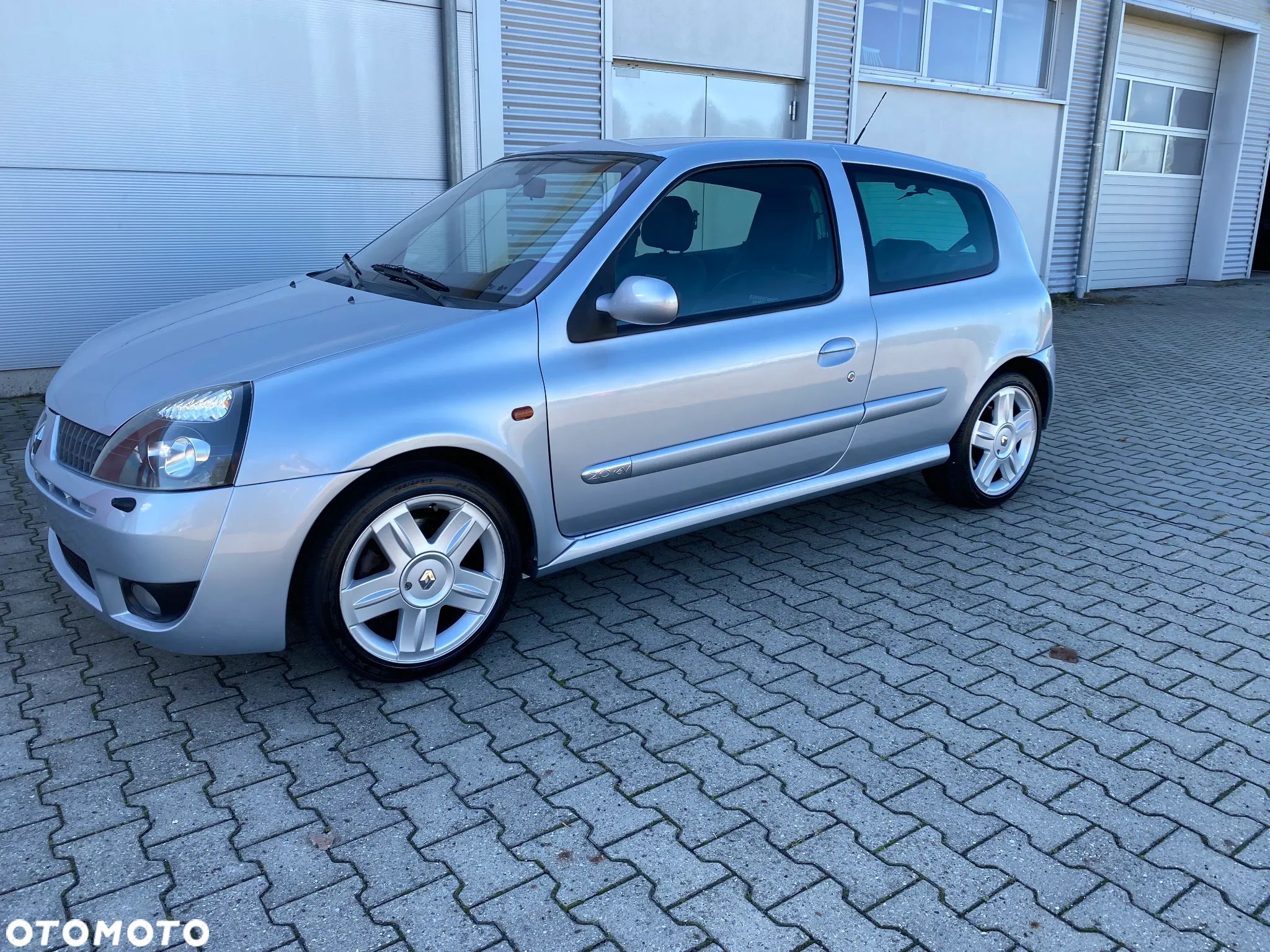 Renault Clio 2.0 16V Sport - 1