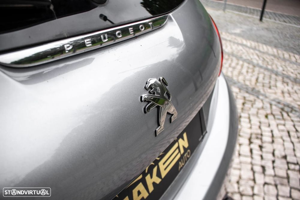 Peugeot 208 1.2 PureTech Active - 12