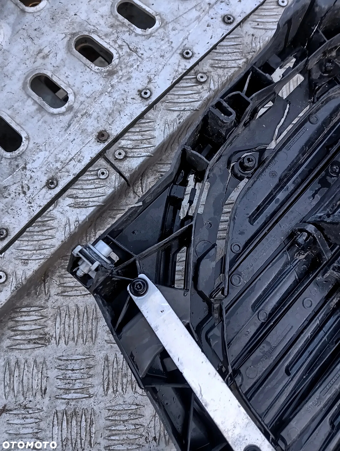 bmw x6 g06 x7 g07 roleta wlot powietrza atrapa zaluzja silniczek 226775-10 226775 - 19