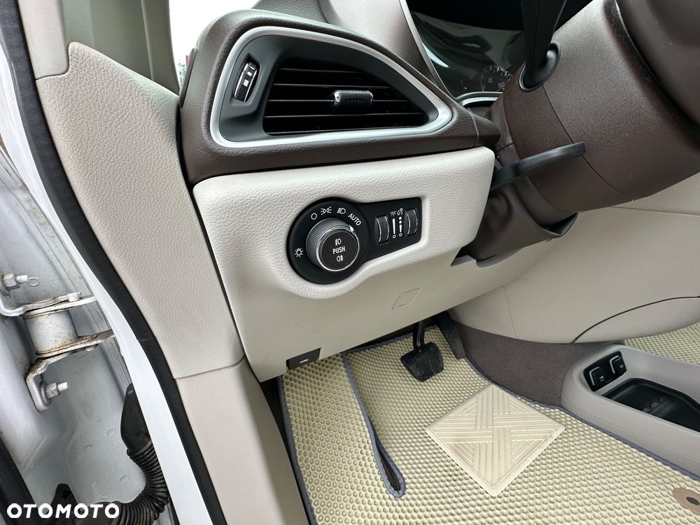 Chrysler Pacifica - 20