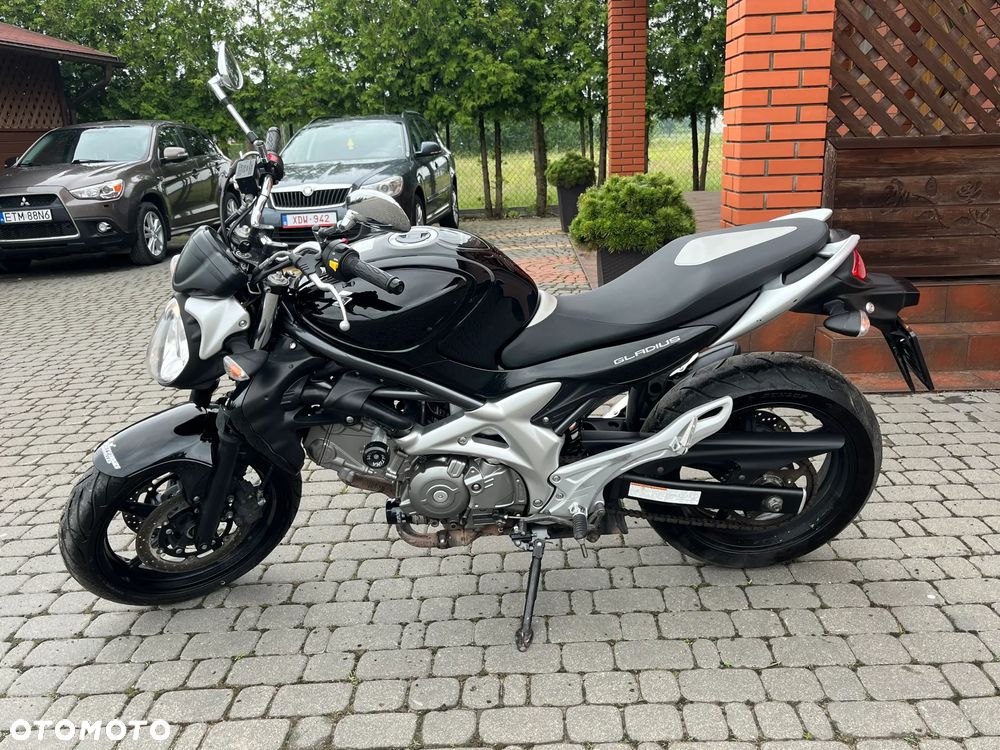 Suzuki Gladius - 6