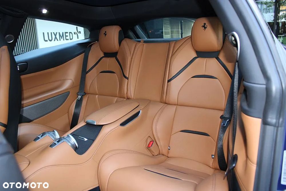 Ferrari GTC4Lusso - 12