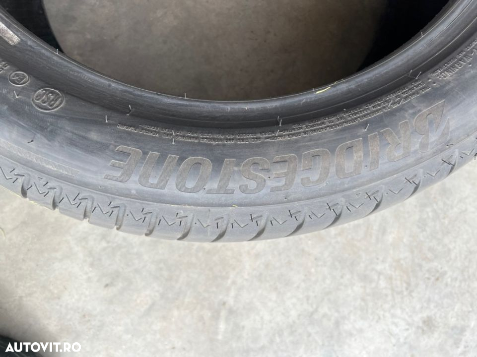 vând 2 anvelope 305/40/20 bridgestone cu runflat de vară ca noi - 5