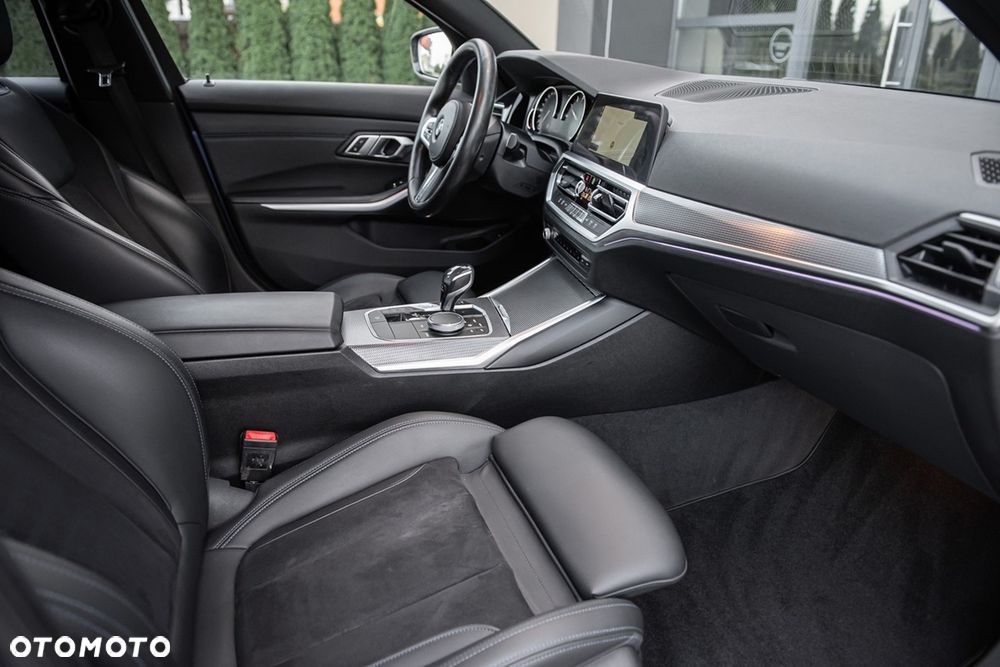 BMW Seria 3 318i M Sport - 34