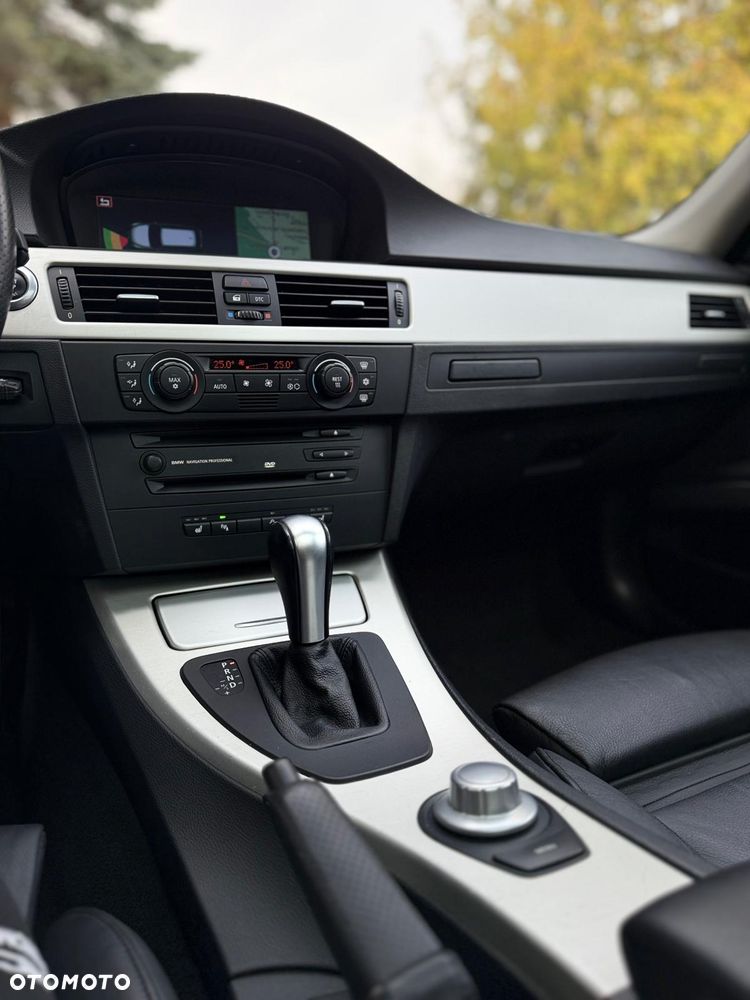 BMW Seria 3 330xi - 12