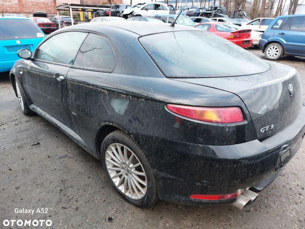 Zderzak ALFA ROMEO GT 06R. maska,lampy,drzwi,klapa..... - 3