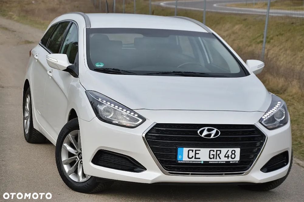 Hyundai i40 Kombi blue 1.6 Family - 1