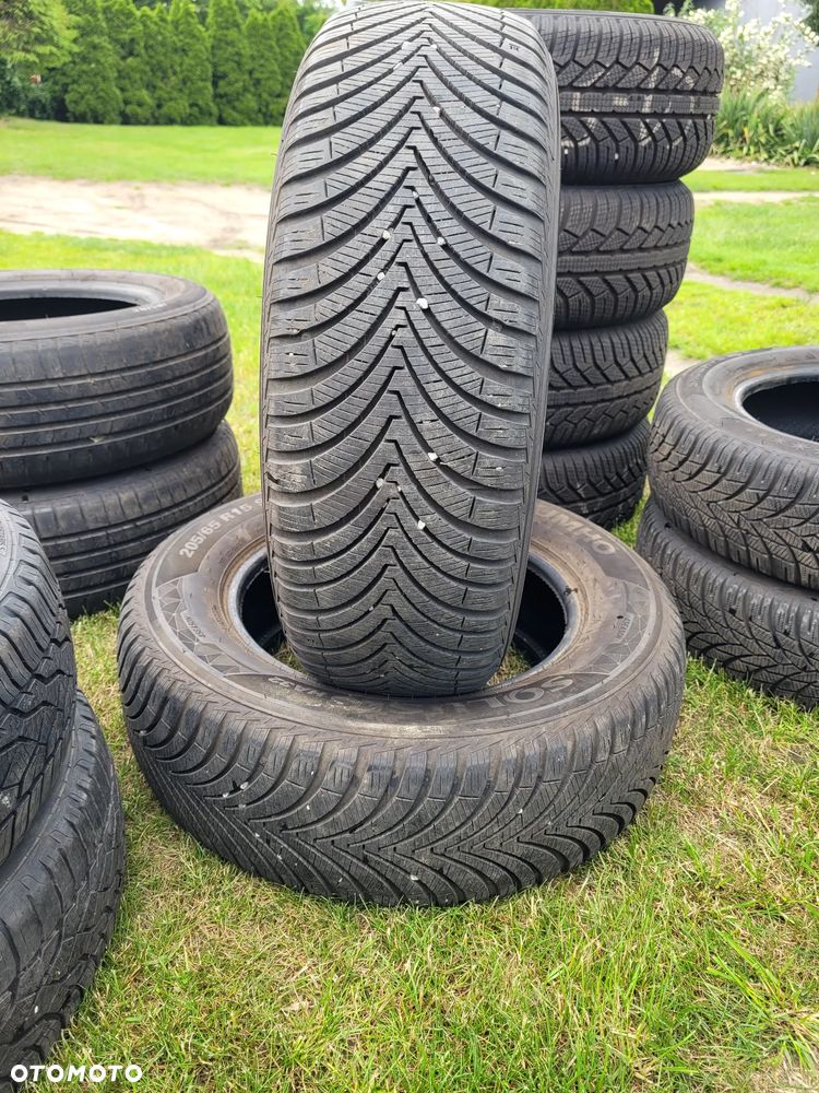 2 opony wielosezon 205/65/15  99v kumho - 1