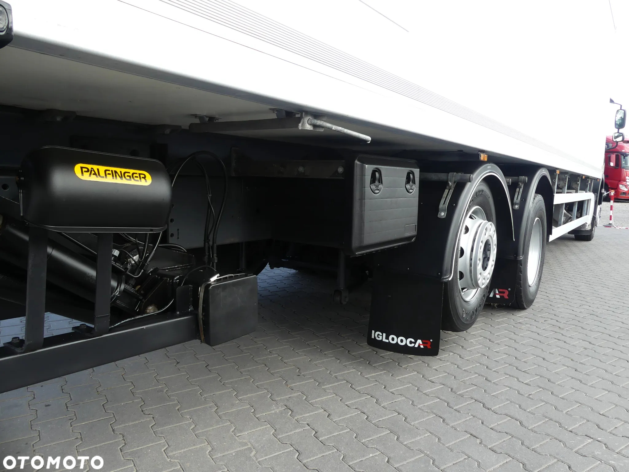 DAF CF 370 / 6x2 / CHŁODNIA 9.50 + WINDA / EURO 6 / - 19