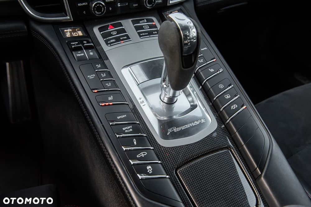 Porsche Panamera GTS - 31