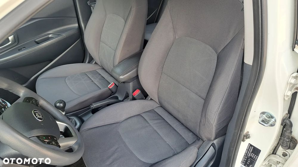 Kia Rio 1.2 L - 13