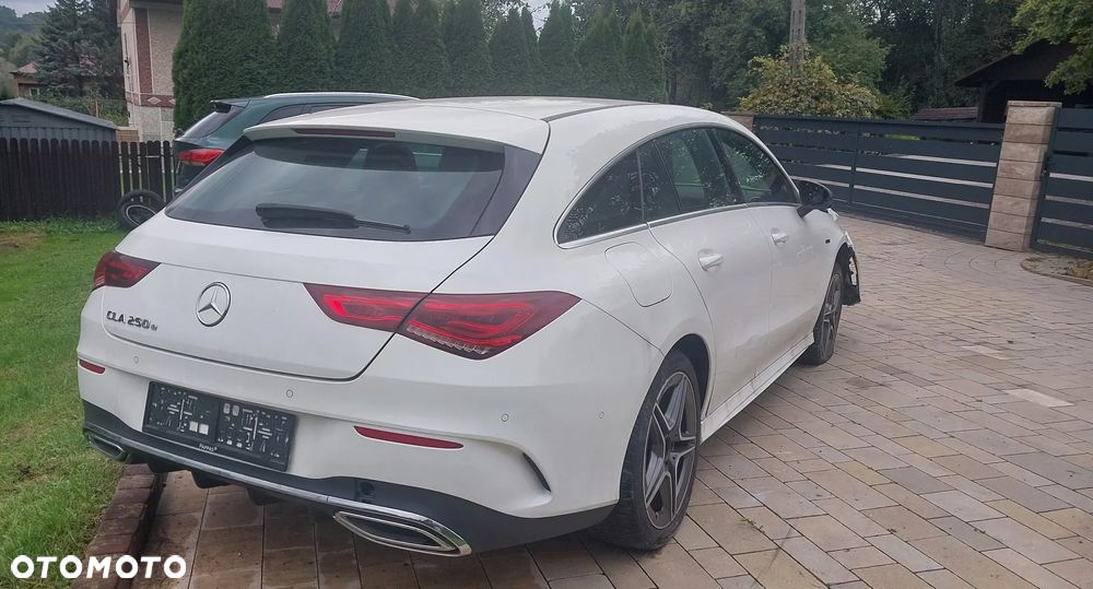 Mercedes-Benz CLA 250 e PHEV AMG Line 8G-DCT - 3