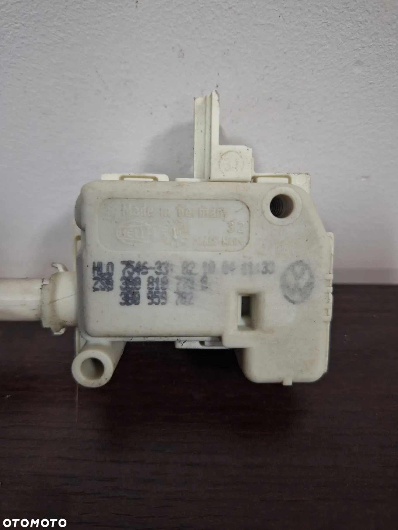 vw passat B5  siłownik zamek klapki wlewu paliwa 3b0/810773a    (110/13) - 3