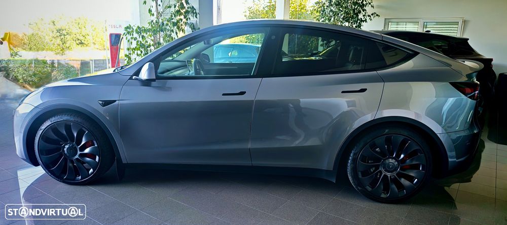 Tesla Model Y Performance Tração Integral - 22