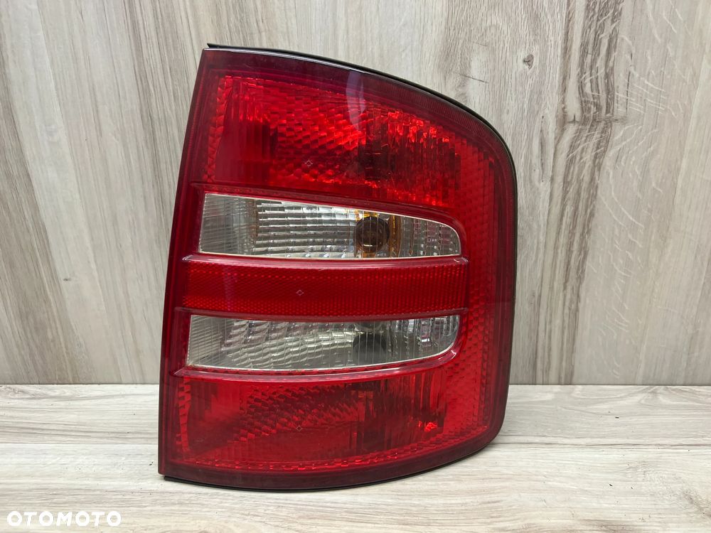 LAMPA TYLNA PRAWA SKODA FABIA I KOMBI