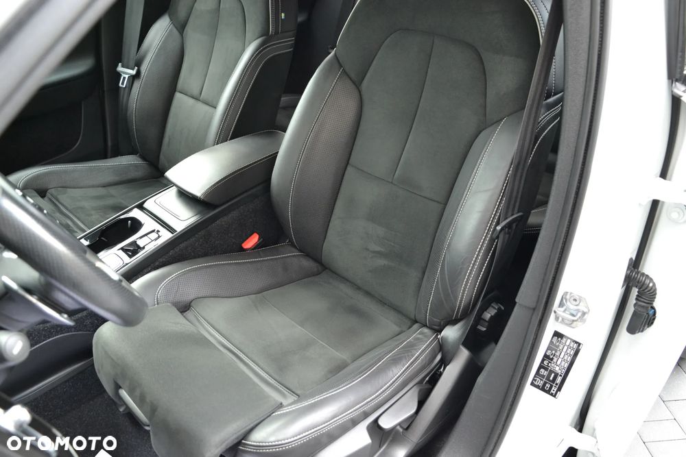 Volvo XC 40 D3 AWD R-Design - 38