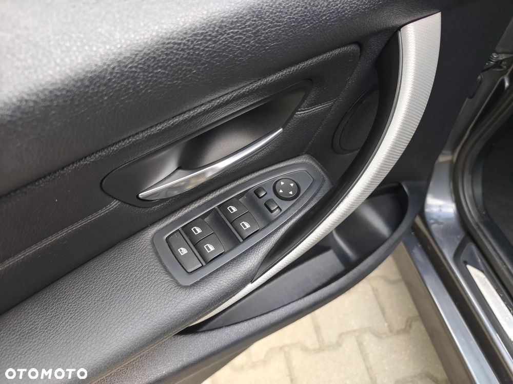 BMW Seria 3 320d xDrive Sport Line - 30