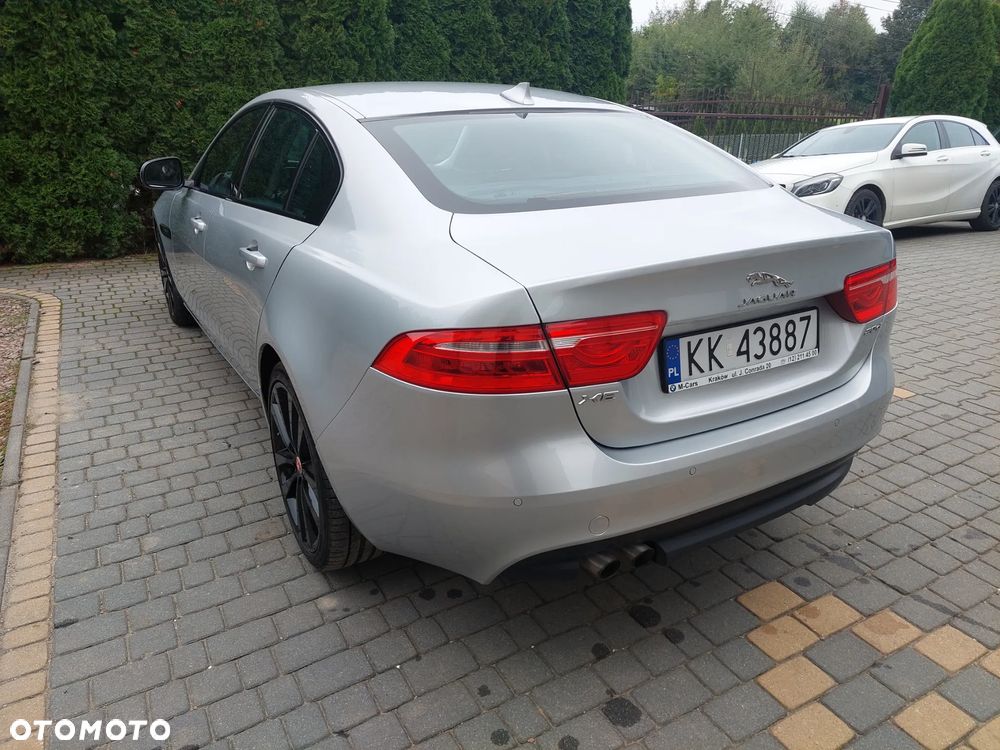 Jaguar XE 2.0 D AWD Prestige - 6