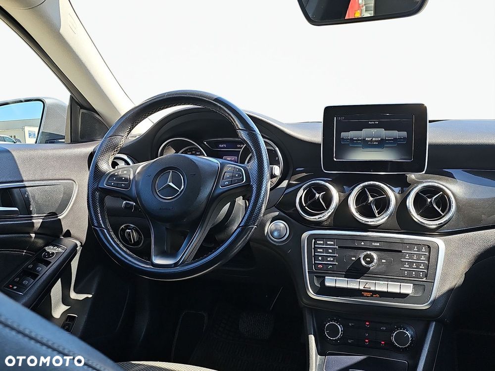 Mercedes-Benz CLA - 12