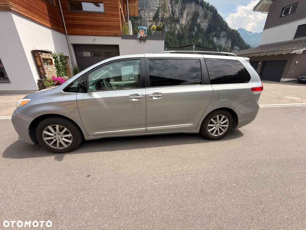 Toyota Sienna 3.5 LE AWD - 1