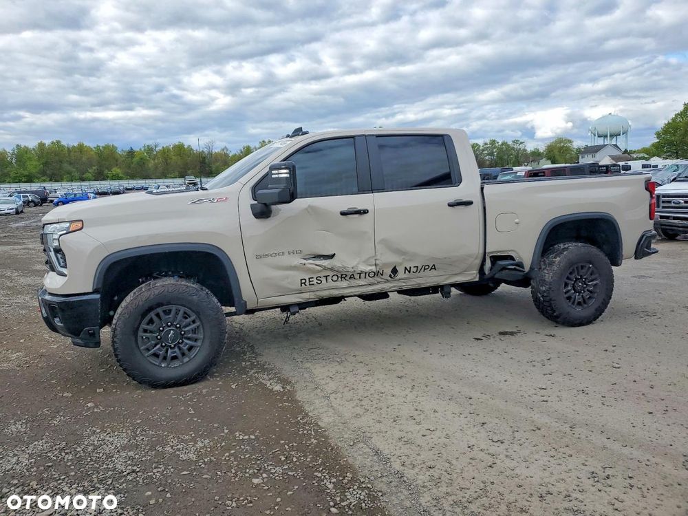 Chevrolet Silverado - 2