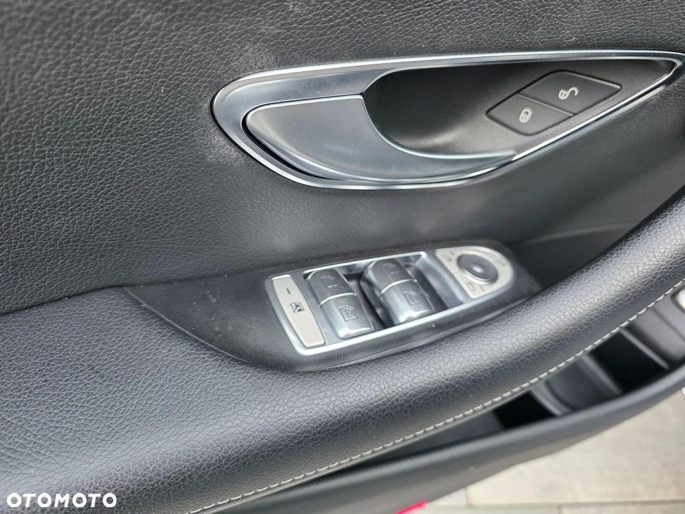 Mercedes-Benz Klasa E 220 d 4-Matic 9G-TRONIC - 21