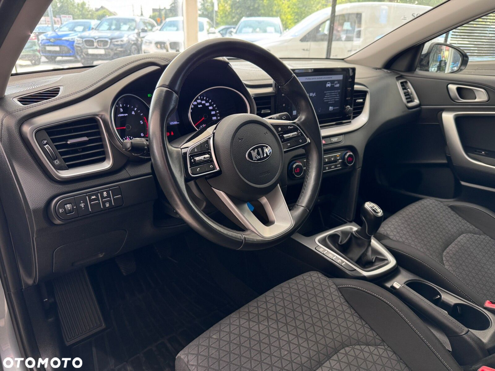 Kia Ceed - 8