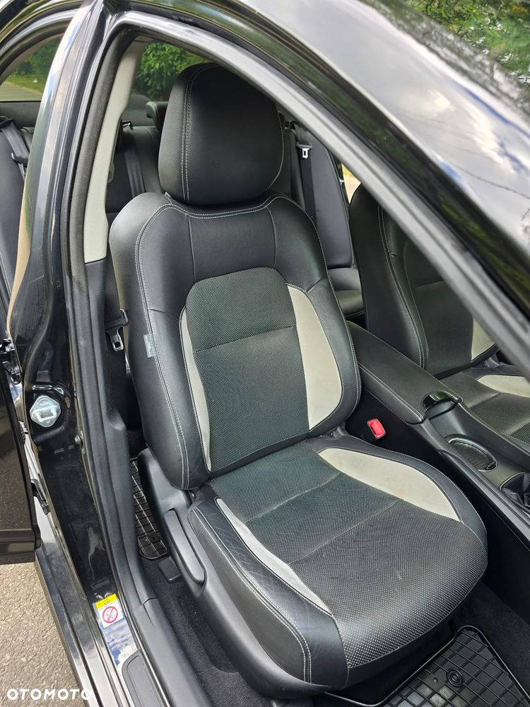Toyota Avensis 2.0 D-4D Premium - 25
