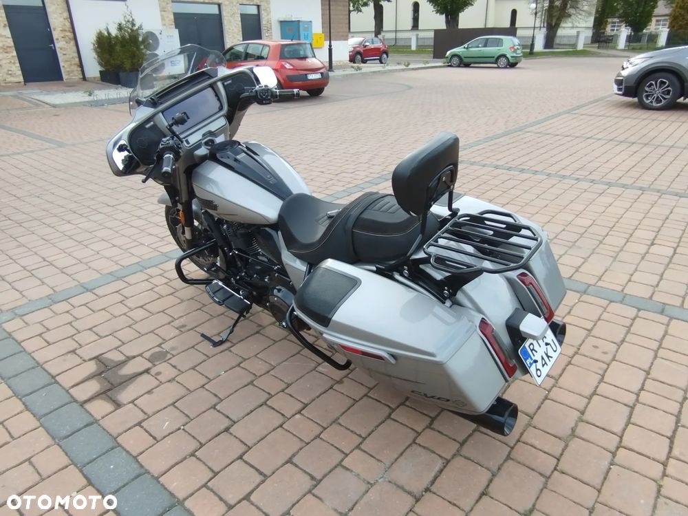 Harley-Davidson Touring Street Glide - 11