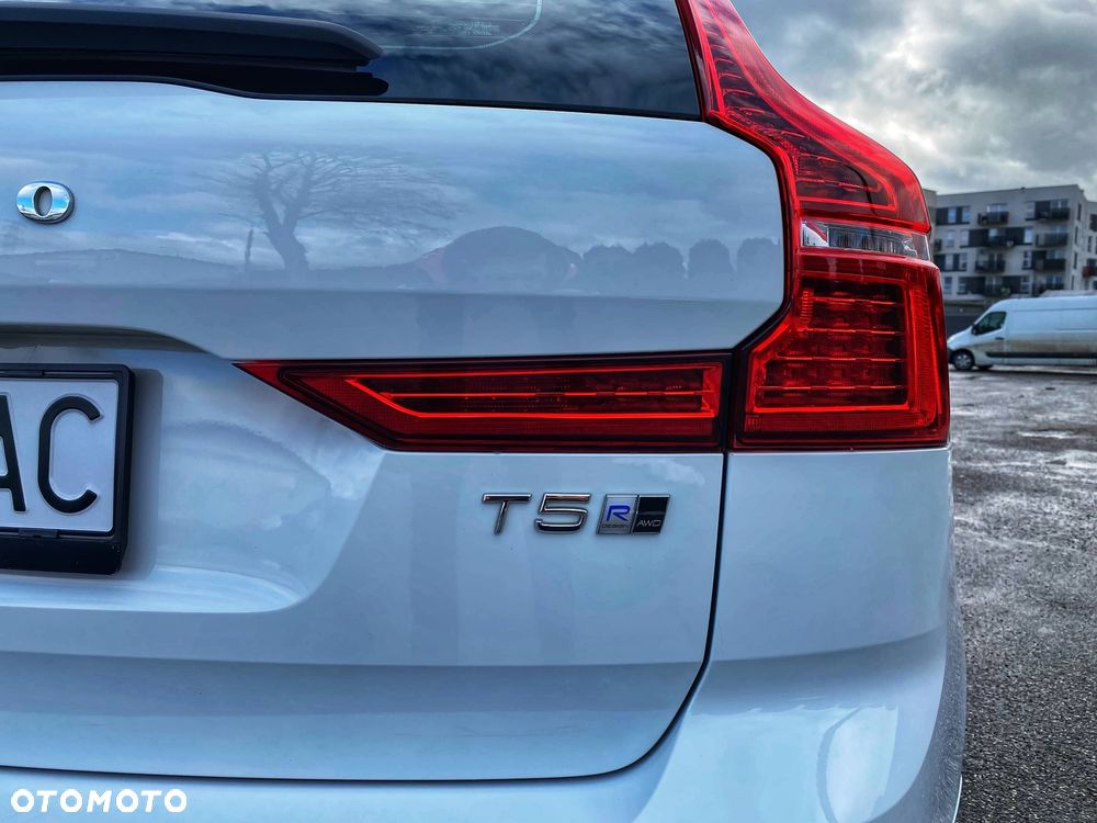 Volvo XC 60 T5 AWD R-Design - 9