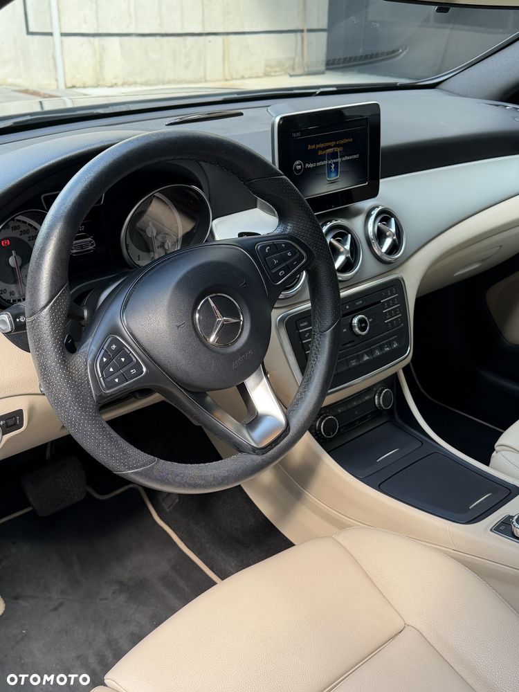 Mercedes-Benz GLA 250 4-Matic - 12