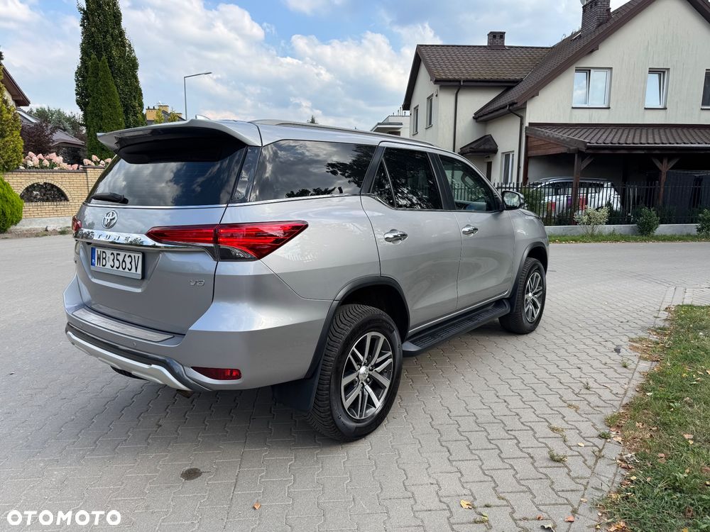 Toyota Fortuner - 7