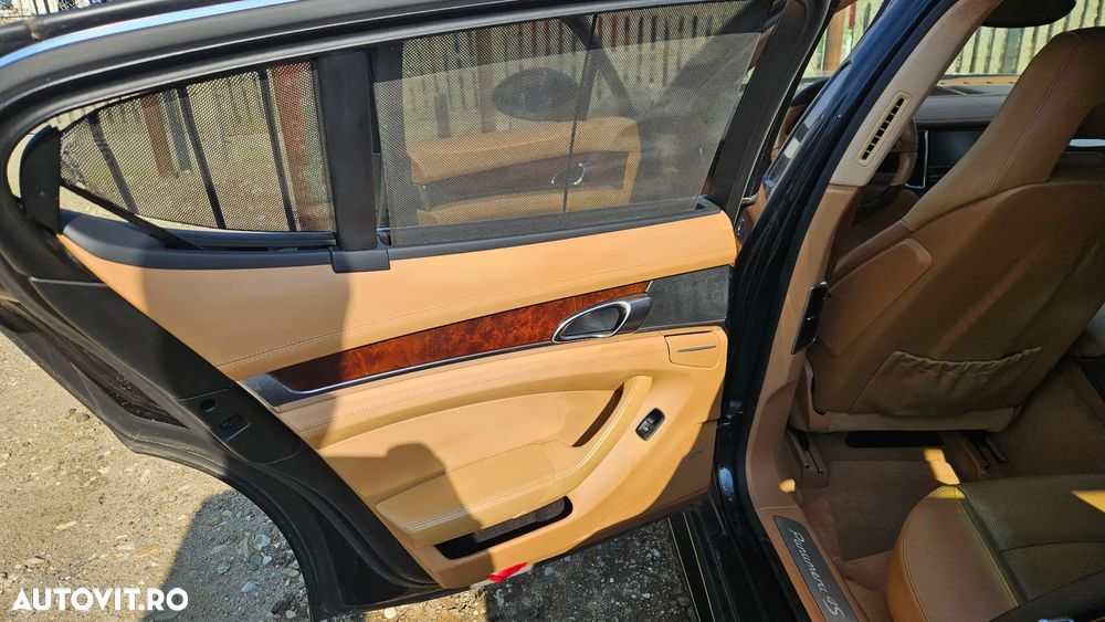 Porsche Panamera - 17