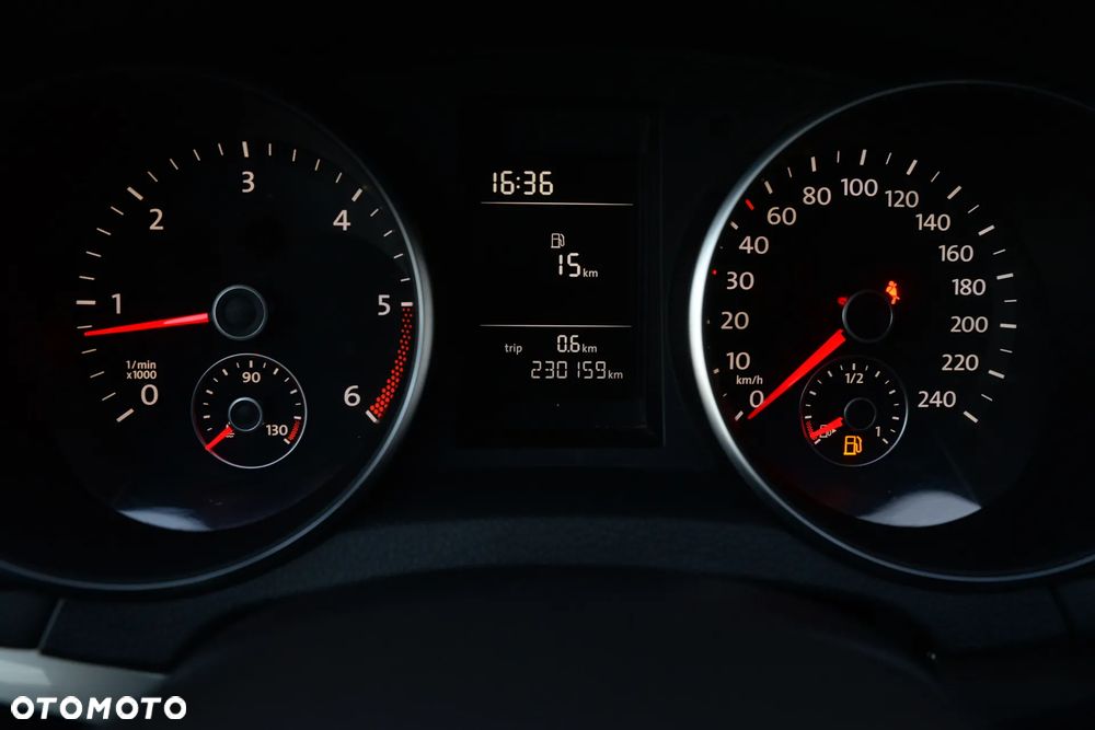 Volkswagen Golf 1.6 TDI BlueMotion Technology Trendline - 29