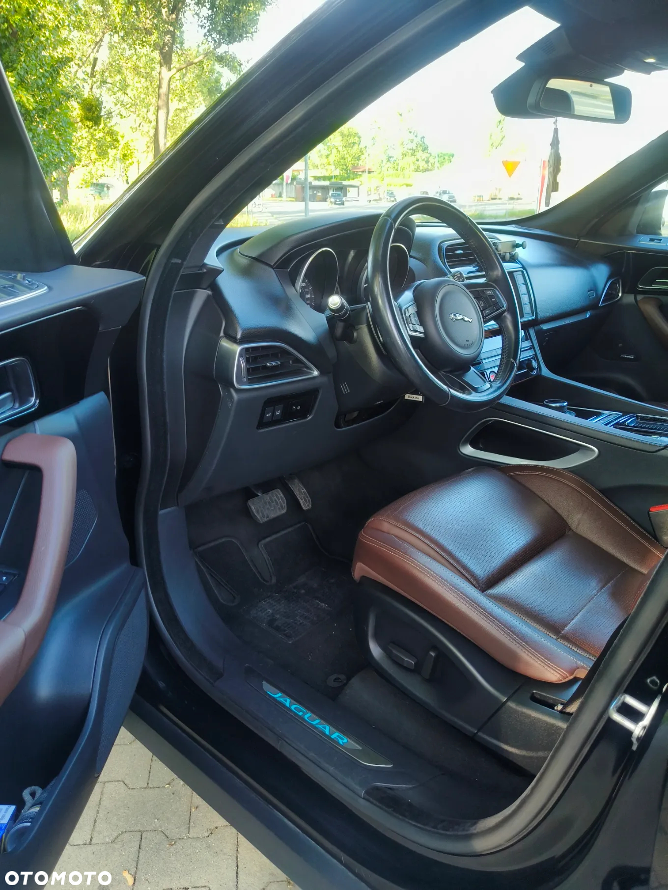 Jaguar F-Pace 2.0 i4D AWD Prestige - 37
