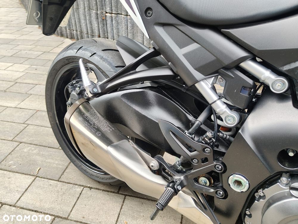 Suzuki GSX 1000 - 17