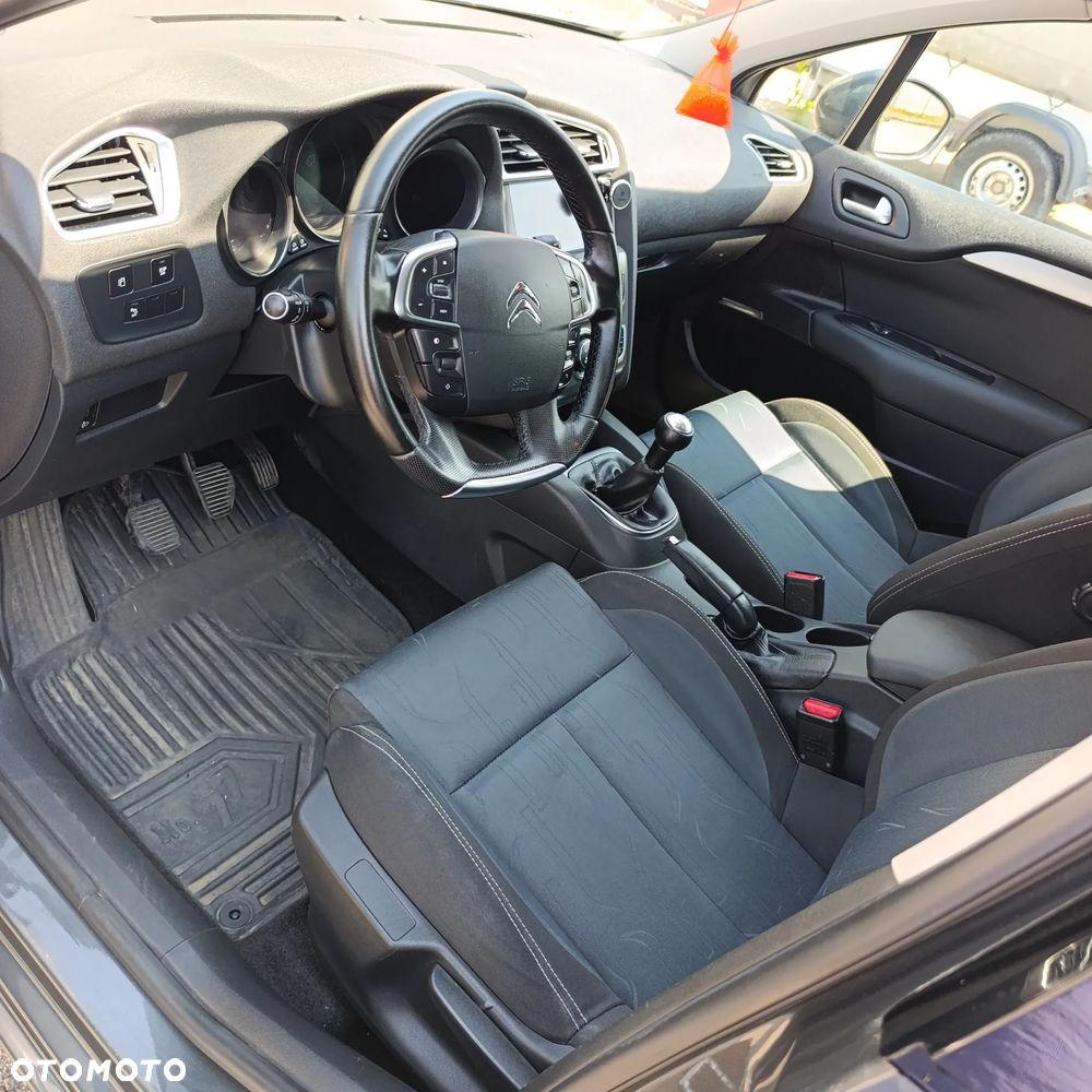 Citroën C4 HDi 90 Attraction - 8