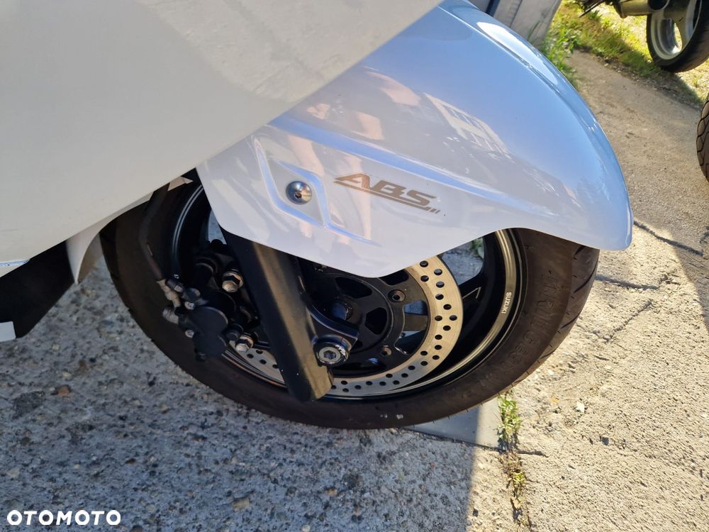 Suzuki Burgman - 10