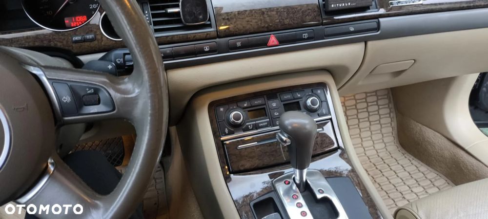 Audi A8 4.2 Quattro - 21
