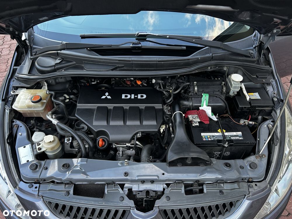 Mitsubishi Grandis - 8