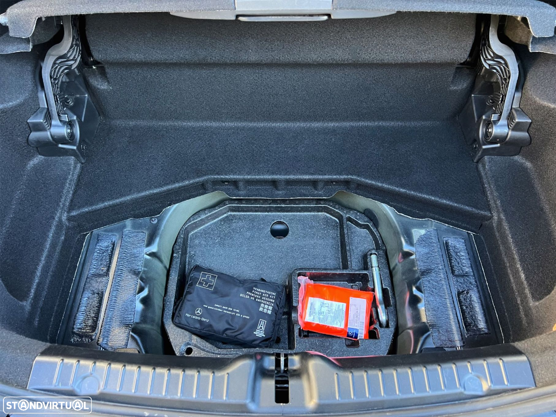 Mercedes-Benz SLC 180 - 47