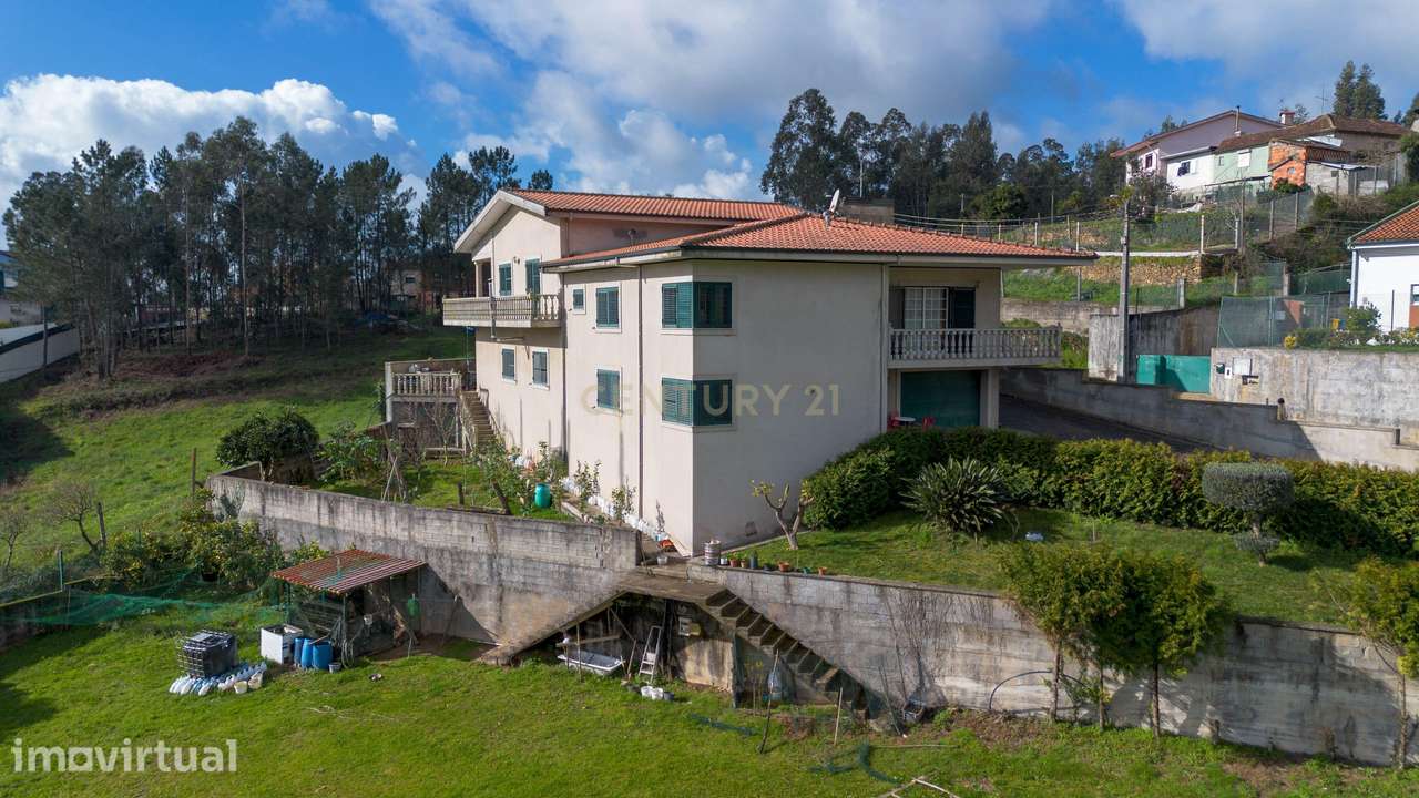 Deslumbrante Quinta T5 com terreno urbano de 5000m2 em Aguiar de Sousa - Grande imagem: 3/60