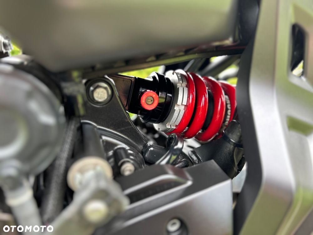 Yamaha MT - 12