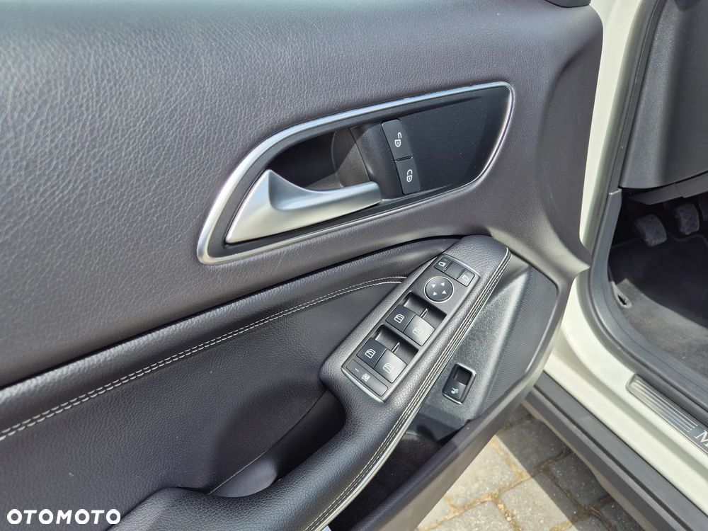 Mercedes-Benz GLA 200 Urban - 26