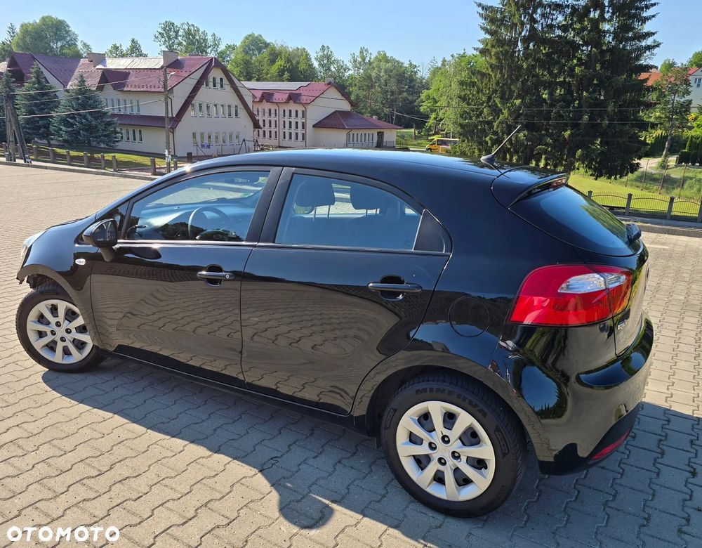 Kia Rio 1.4 L - 10