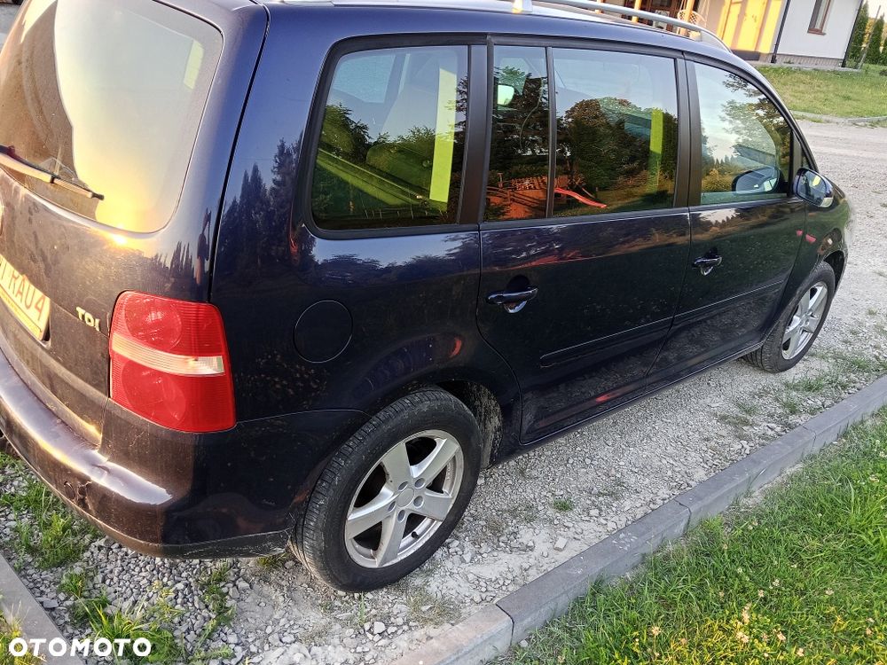 Volkswagen Touran - 8