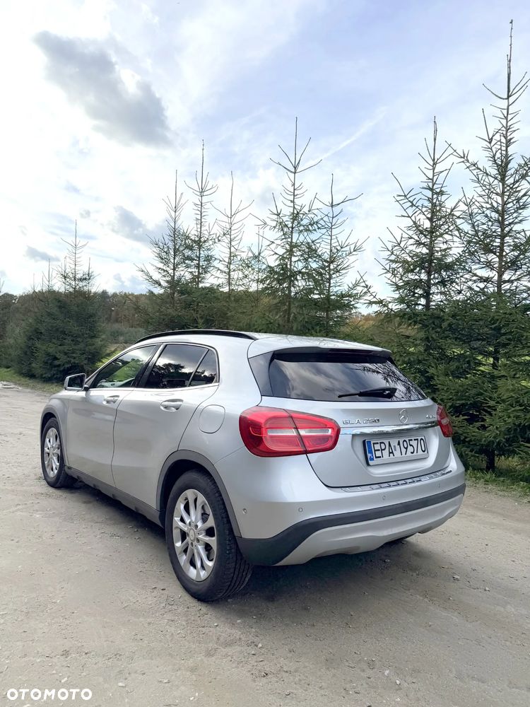 Mercedes-Benz GLA 250 4-Matic - 4