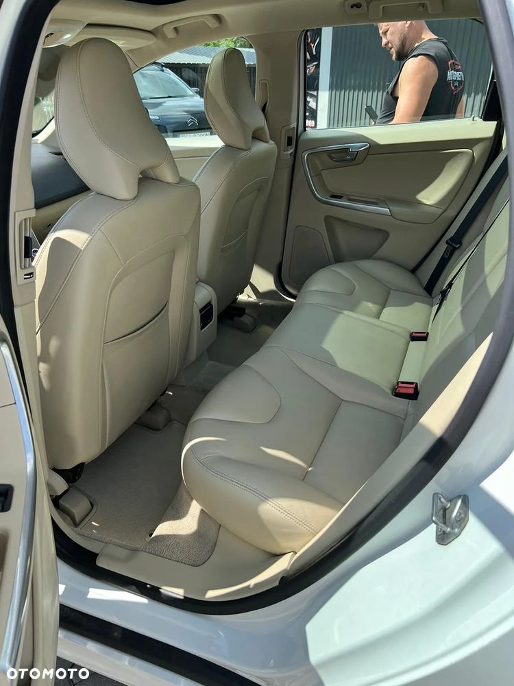 Volvo XC 60 - 4