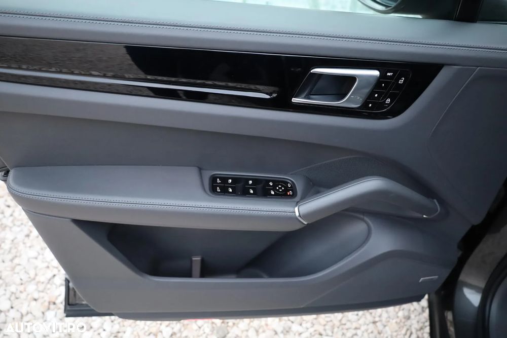Porsche Cayenne Coupe Standard - 27